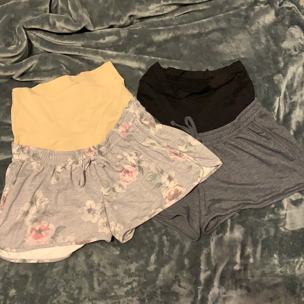 Maternity lounge shorts